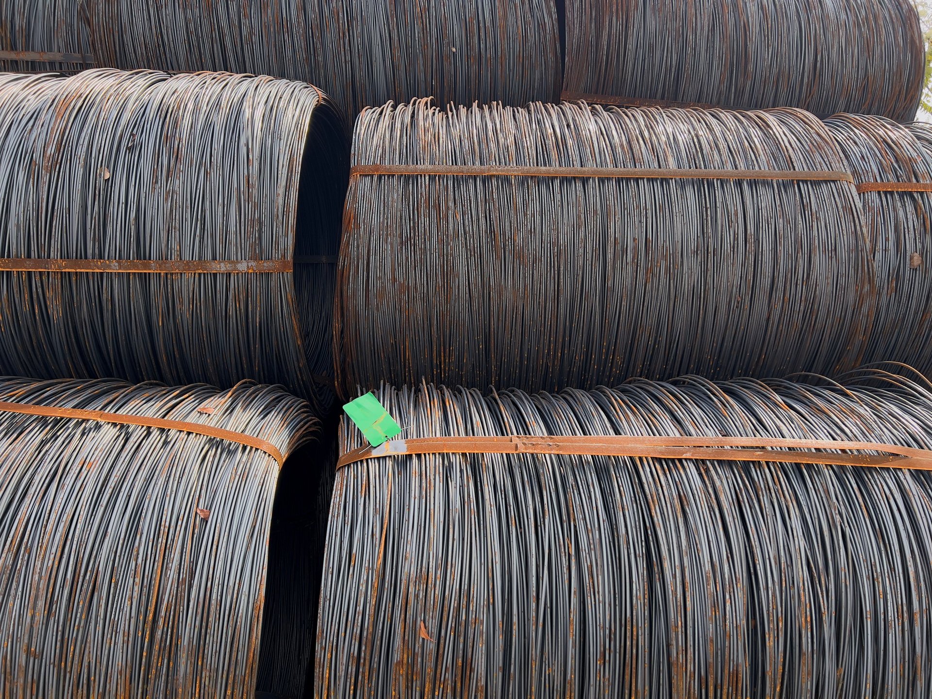 ASTM A615 Grade 60 Rebar — end-on bundle view emphasizing grade 60 identification and bar marks with astm edition note and size tag on a white inspection board.
