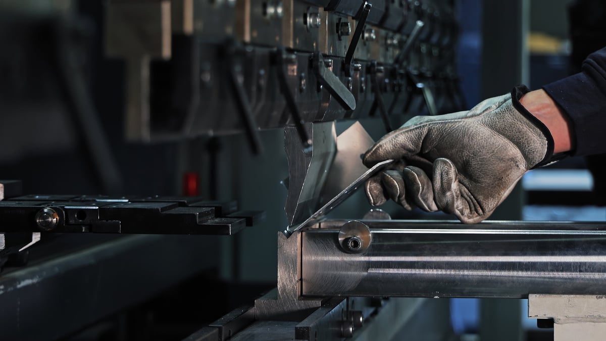 Quenched & Tempered Steel Plate procurement scene showing plate forming