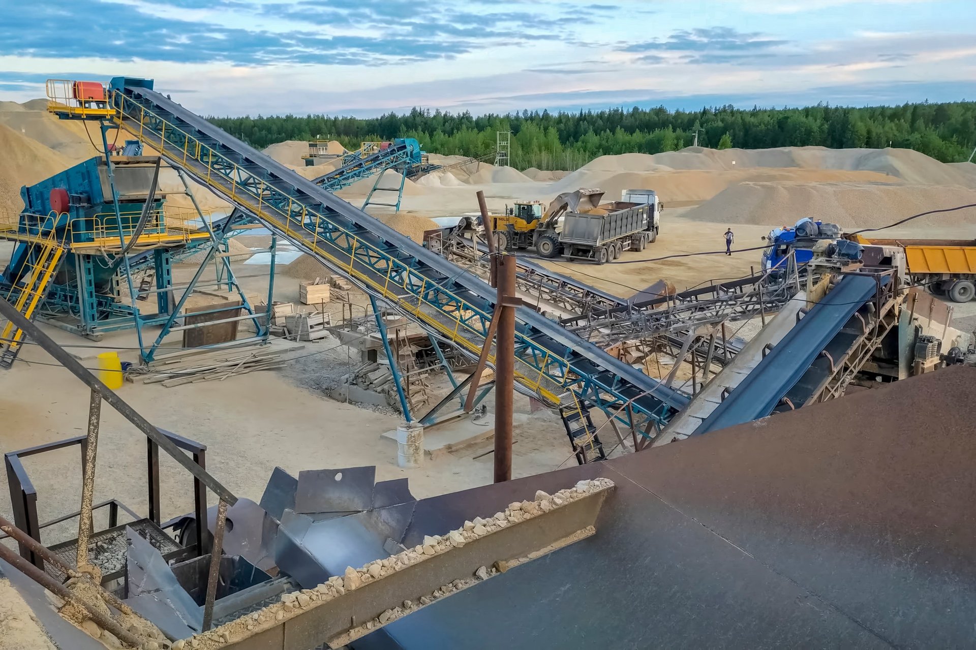 Screening equipment classifying iron ore into size fractions during sample preparation.