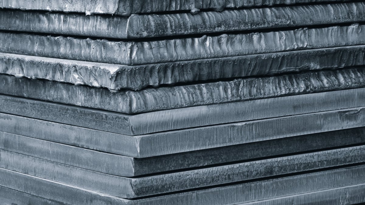 Low Temperature Carbon Steel Plate procurement scene showing plate inspection