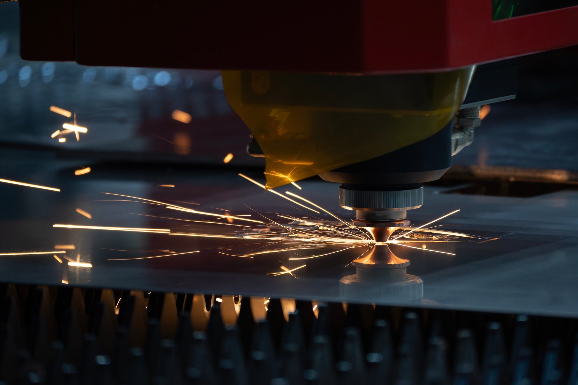 Steel Plate Thickness Tolerance Guide procurement scene showing fabrication planning