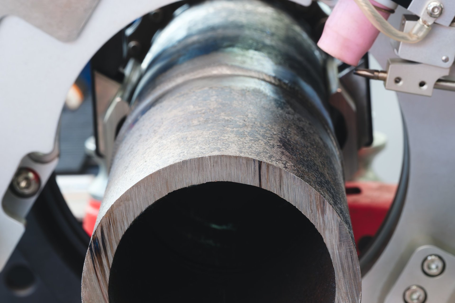 Inspection of steel tube dimensions ahead of a Saudi Arabia shipment