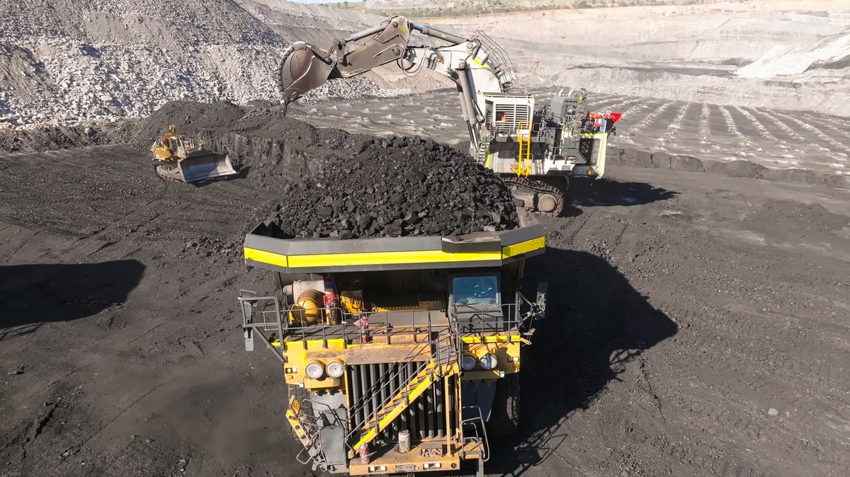 Industrial handling context illustrating the procurement route for 65% Fe Iron Ore.