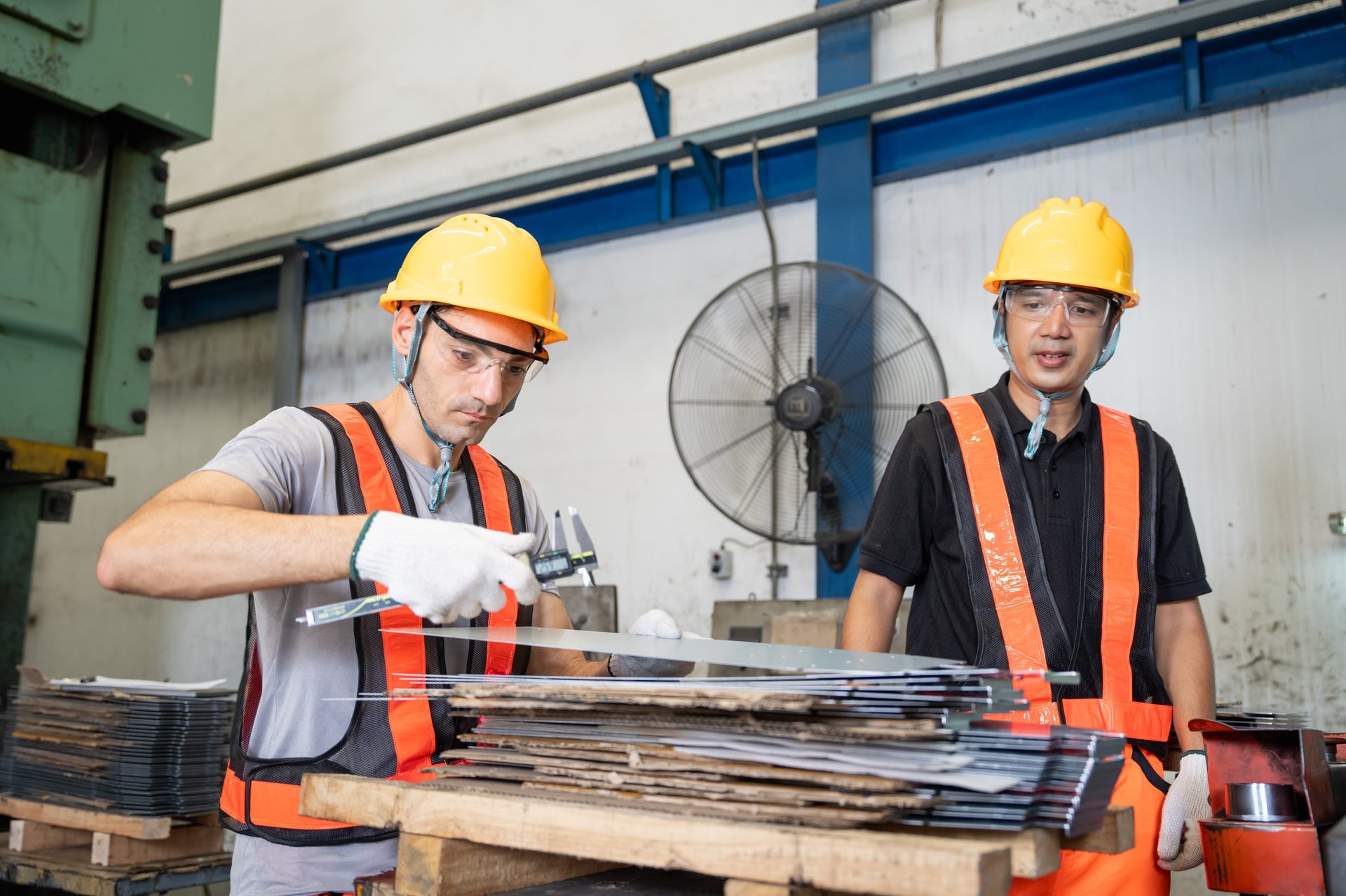 Steel Plate Exporter inspection context showing procurement-relevant plate details