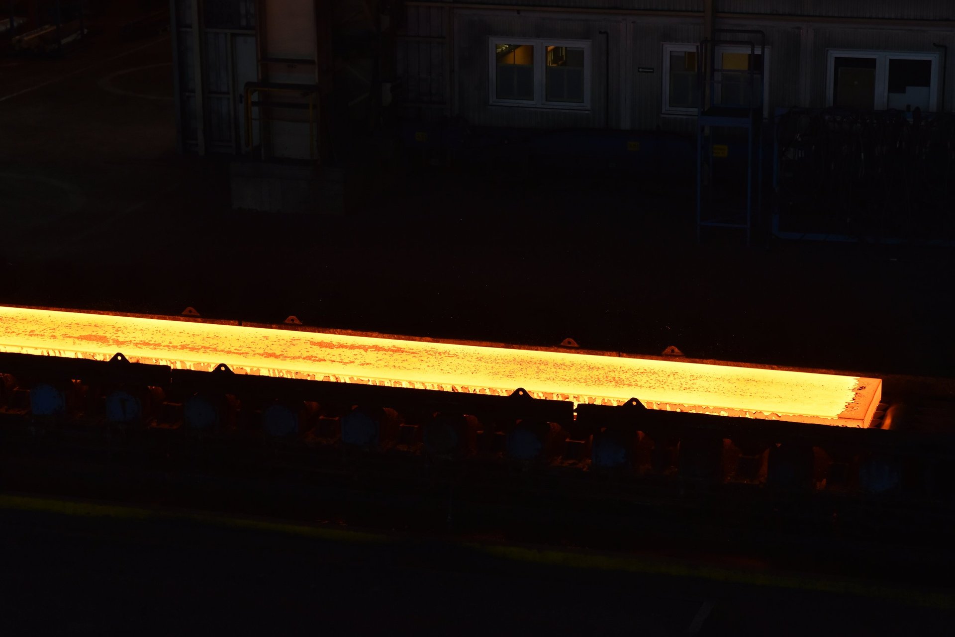 Grades procurement scene showing plate rolling at the mill