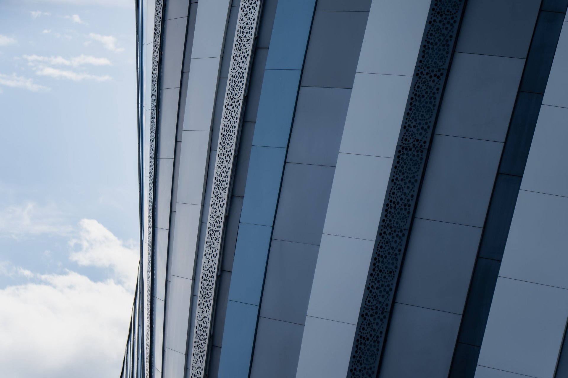 Angled metal cladding panels on a facade where drainage and runoff paths are set out