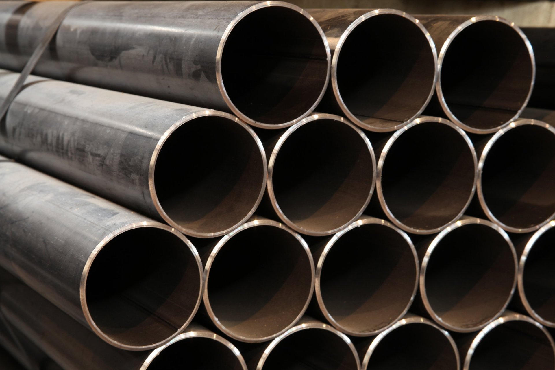 Seamless steel pipe ends showing outside diameter and wall profile